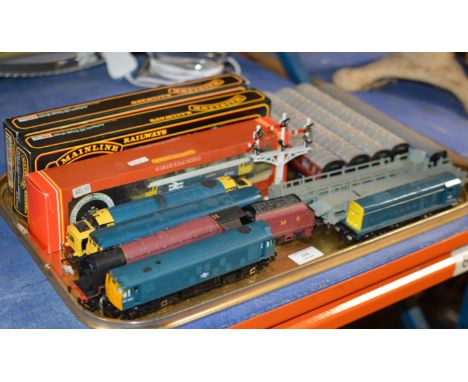 TRAY WITH ASSORTED MODEL TRAINS     