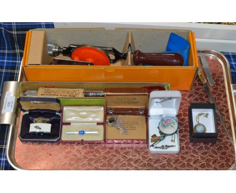 TRAY CONTAINING OLD TOOLS, QUANTITY VARIOUS COSTUME JEWELLERY, CUFFLINKS, SILVER BROOCHES ETC     