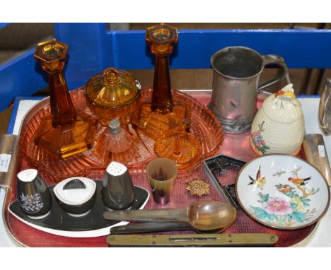 TRAY CONTAINING GLASS DRESSING TABLE SET, CARLTON WARE CRUETS, SPIRIT LEVEL, HORN SPOONS, LIDDED PRESERVE JAR, OLD PEWTER TAN