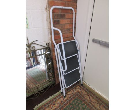 Folding step ladder