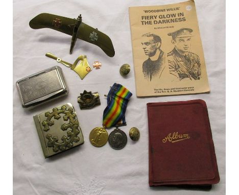 Interesting box of WWI memorabilia to include medals
 
The edge of the medals reads:
66306PTE . W.E.MILLISWorcs R.