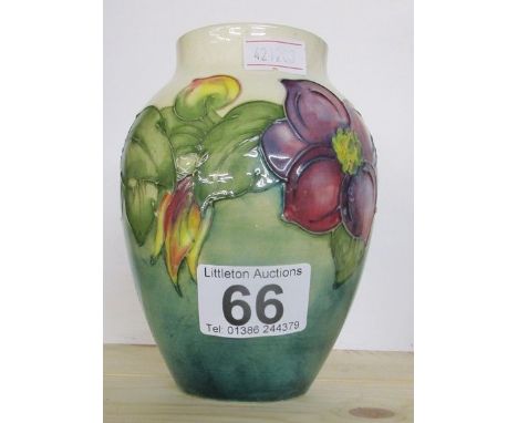 Moorcroft vase - Clematus design (light green)