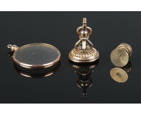 Three 9ct Gold mounted fobs/accessories. Consisting of tie stud, carnelian mounted fob bearing monogram AW and magnifier. Tot