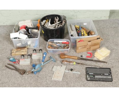 Three boxes of assorted hand tools and accessories to include chisels, Powerfix vice, Woodpeckers, screwdrivers, Powerfix han