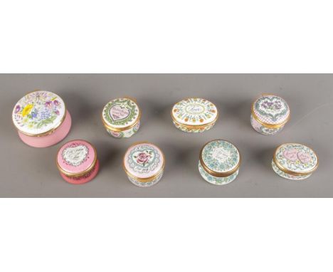 A quantity of ceramic pill/trinket boxes, mainly designed by Halcyon, Bilston and Battersea enamels.  Oval example has loose 