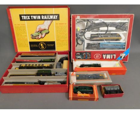 A Lima railway set &amp; other related items including engines &amp; model railway buildings