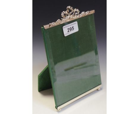 A sterling silver easel photograph, 20.4cm x 13cm