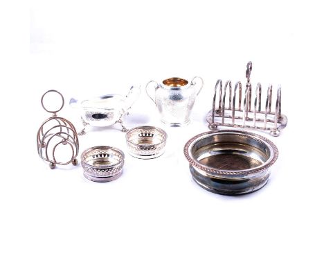 Small quantity of silver plated wares, including pair of bottle coasters, other small coasters, toast racks, etc.Qty: 1 box