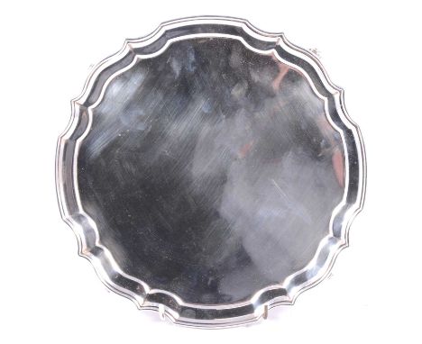 Elizabeth II silver salver, J B Chatterley &amp; Sons, Birmingham 1960, piecrust border, raised on four scrolled feet, 25.5cm