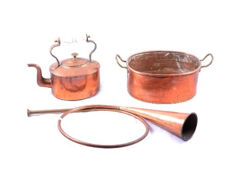 Small quantity of copper.Provenance:Copper kettle, oval pan and a hunting horn.