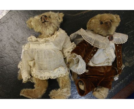Two Steiff Bears both with early button in ear, no tags, circa 1920, 9" tall&nbsp;