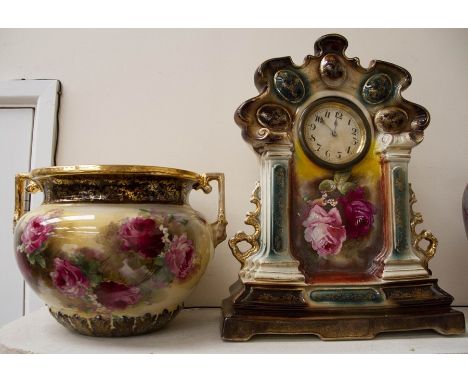 Late 19th Century Continental mantle clock, 46 cms approx, with floral gilt detail, with matching jardiniere, 24 cms high by 