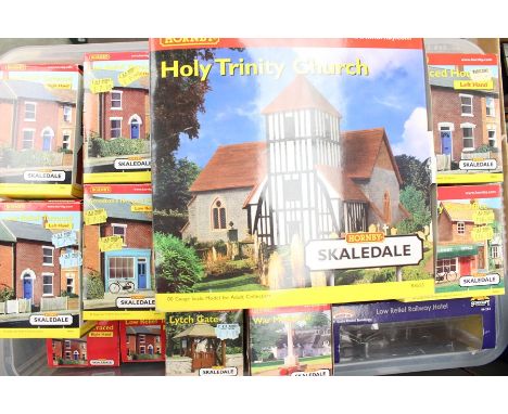 Hornby: A collection of Hornby OO gauge Skaledale buildings to include Low Relief Terrace; Smeeton's Shop; Lytch Gate; War Me