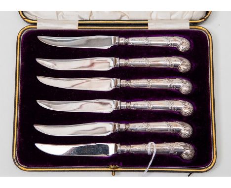 A cased set of six silver handled tea knives, Sheffield 1903, W.R Humphreys &amp; Co, pistol grip style handle (total gross w