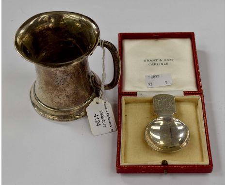 An Elizabeth II sterling silver Royal commemorative caddy spoon, with Prince of Wales feathers and motto 'ICH DIEN', to comme