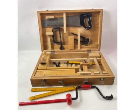 A child's joiner's tool kit all within its own wooden box, everything's here for the budding craftsmanApprox 1 pieces