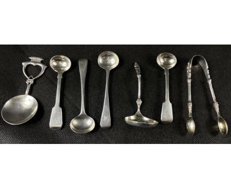 A mixed silver hallmarked collection to include a tea caddy spoon Birmingham 1930 by silversmith AJ BAILEY gross weight 16.5g