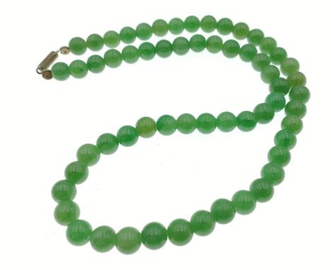 A nice ORIENTAL JADE bead necklace with white metal screw clasp - 50cm length approxApprox 1 pieces
