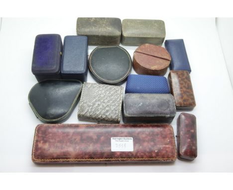 Fourtenn vintage jewellery boxes including Goldsmiths and Silversmiths London. P&amp;P Group 1 (£14+VAT for the first lot and