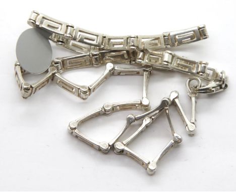 Silver Grecian Key design collarette, L: 40 cm. P&amp;P Group 1 (£14+VAT for the first lot and £1+VAT for subsequent lots) 