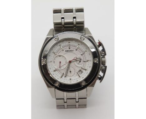 Gents DKNY Gents oversized Chronograph, stainless steel, white dial. Working at lotting up. P&amp;P Group 1 (£14+VAT for the 
