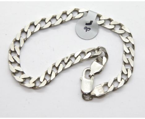 Silver heavy gauge curb link bracelet, L: 22 cm. P&amp;P Group 1 (£14+VAT for the first lot and £1+VAT for subsequent lots) 