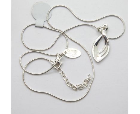 Silver fancy pendant necklace. P&amp;P Group 1 (£14+VAT for the first lot and £1+VAT for subsequent lots) 