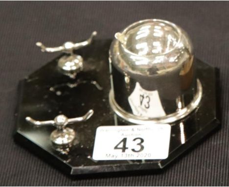 An Art Deco chromium inkwell with sprung cover and pen stand, mounted on an octagonal black glass base, W: 11 cm. P&amp;P Gro