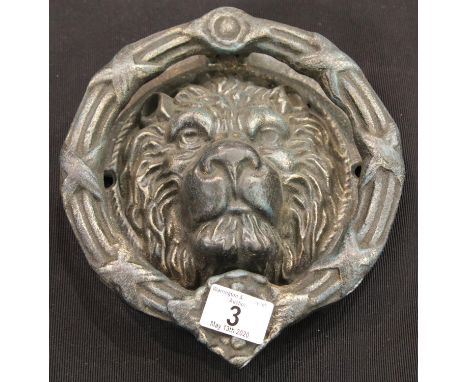 Heavy cast iron lion head door knocker H: 24 cm. P&amp;P Group 2 (£18+VAT for the first lot and £2+VAT for subsequent lots) 