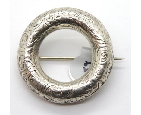 Vintage presumed silver engraved circular brooch, D: 40 mm. P&amp;P Group 1 (£14+VAT for the first lot and £1+VAT for subsequ