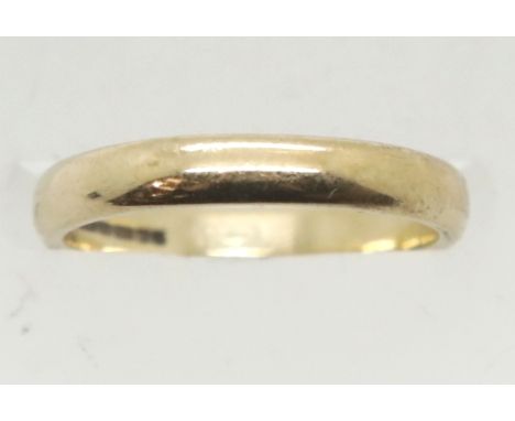 9ct gold slim wedding band, size K/L, 2.2g. P&amp;P Group 1 (£14+VAT for the first lot and £1+VAT for subsequent lots) 