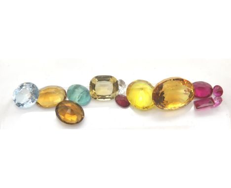 Loose gemstones: mixed gemstones including sapphires, rubies? and citrines. P&P Group 1 (£14+VAT for the first lot and £1+VAT