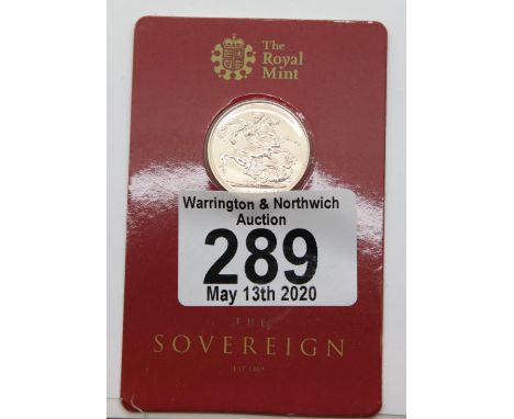 Full encased 2015 Elizabeth II sovereign. P&amp;P Group 1 (£14+VAT for the first lot and £1+VAT for subsequent lots) 