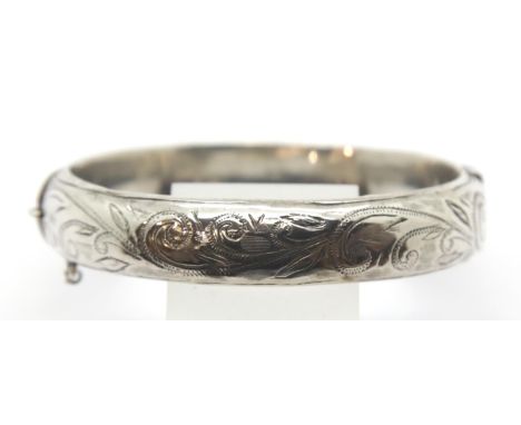 Vintage hallmarked silver hinged bangle with engraved decoration. P&amp;P Group 1 (£14+VAT for the first lot and £1+VAT for s