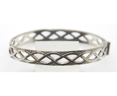 Silver hinged filigree bangle. P&amp;P Group 1 (£14+VAT for the first lot and £1+VAT for subsequent lots) 