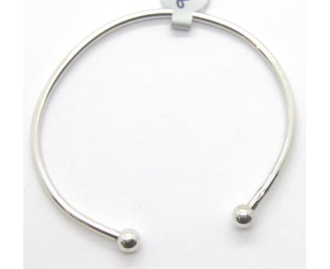 Silver solid torque bangle, 10.3g. P&amp;P Group 1 (£14+VAT for the first lot and £1+VAT for subsequent lots) 