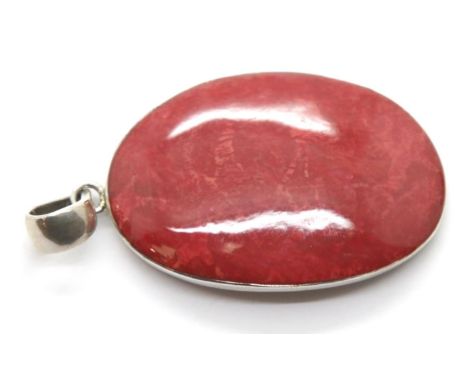 Presumed silver mounted large oval stone set pendant, H: 50 mm. P&amp;P Group 1 (£14+VAT for the first lot and £1+VAT for sub