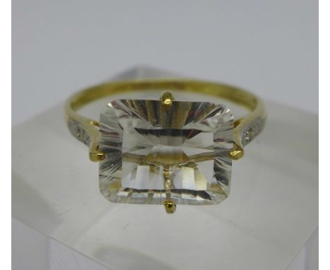 A 9ct gold, white topaz and diamond ring, weight 1.5g, size O