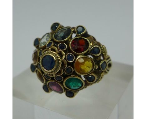 An 18ct gold princess ring, weight 6.1g, size L