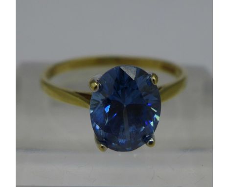 A 9ct gold and blue cubic zirconia ring, weight 2g, size P