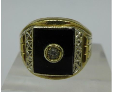 A sterling silver and 10ct gold graduation style ring, size T
