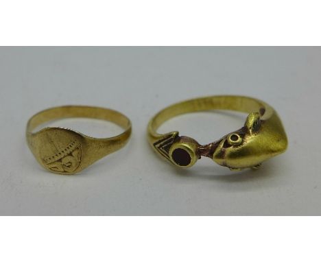 A 9ct gold ring and one other ring modelled as a fish, total weight 2.9g, sizes H and L