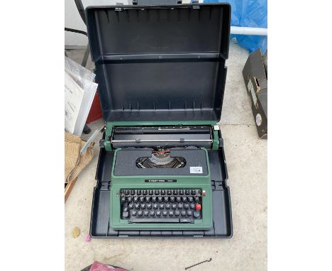 A VINTAGE SILVER REED 500 TYPEWRITER IN CASE 