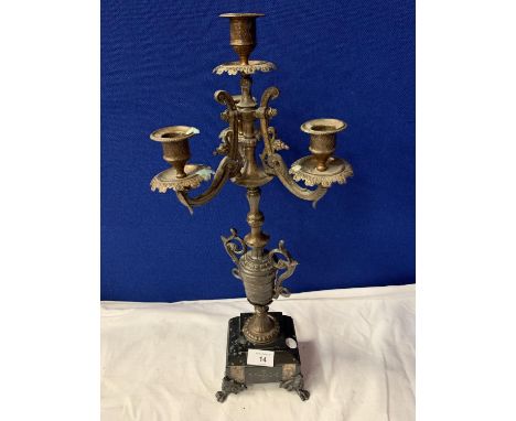 AN ORNATE SPELTER FOUR CANDLESTICK MOUNTED ON A POLISHED SLATE BASE 