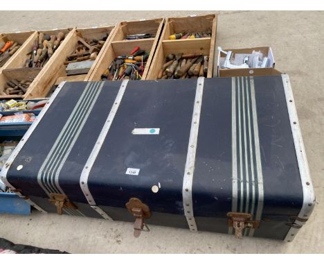 A VINTAGE TRAVEL TRUNK INCLUDING CURTAINS 