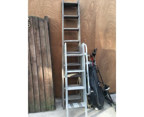 A VINTAGE NINE RUNG STEP LADDER, AN ALUMINIUM LOFT LADDER AND A SET OF VINTAGE DRAINING RODS 
