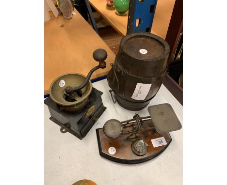 A TRIO OF VINTAGE WOODEN AND BRASS WARETO INCLUDE A BRANDY BARREL AND COFFEE GRINDER 