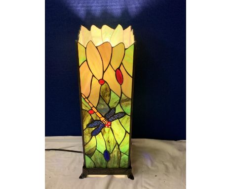 A LARGE TABLE LAMP IN THE ART DECO STYLE WITH DRAGONFLY DECORATION 