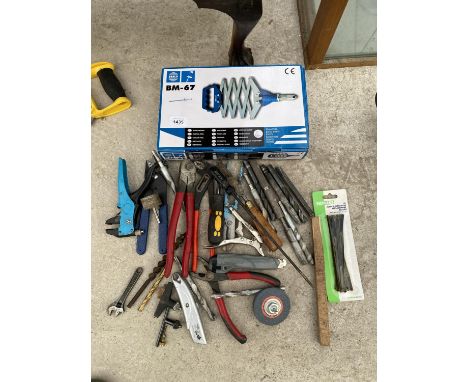 VARIOUS DRILL BITS, HACKSAW BLADES AND RIVETTING TOOLS 