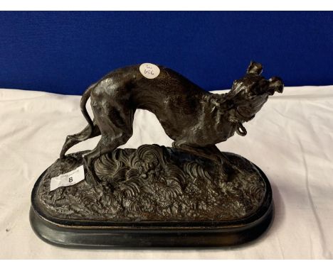 A SPELTER ORNAMENT OF A HUNTING DOG ON A WOODEN PLINTH 